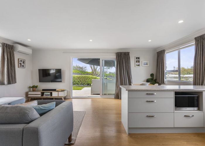  at 1/298 Glenfield Road, Glenfield, Auckland