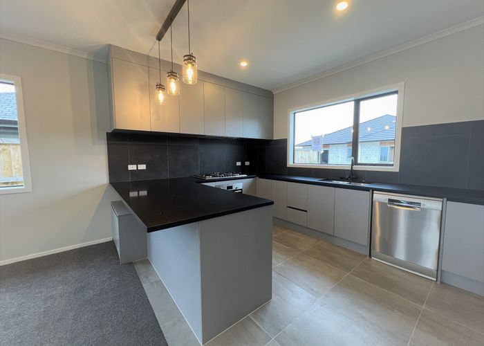  at 21 Sydney Place, Flagstaff, Hamilton