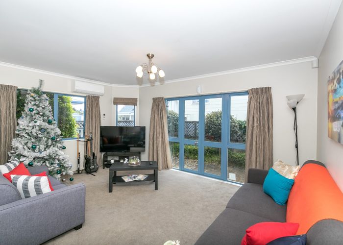  at 2/120 Macfarlane Street, Hamilton East, Hamilton