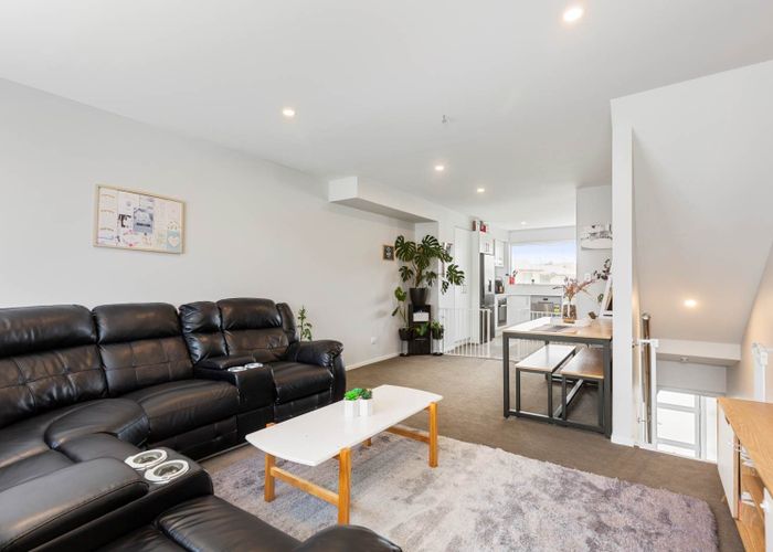  at 5/11 Ray Small Drive, Papakura, Papakura, Auckland