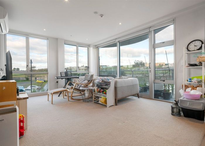  at 104/5 Rose Garden Lane, Albany, North Shore City, Auckland