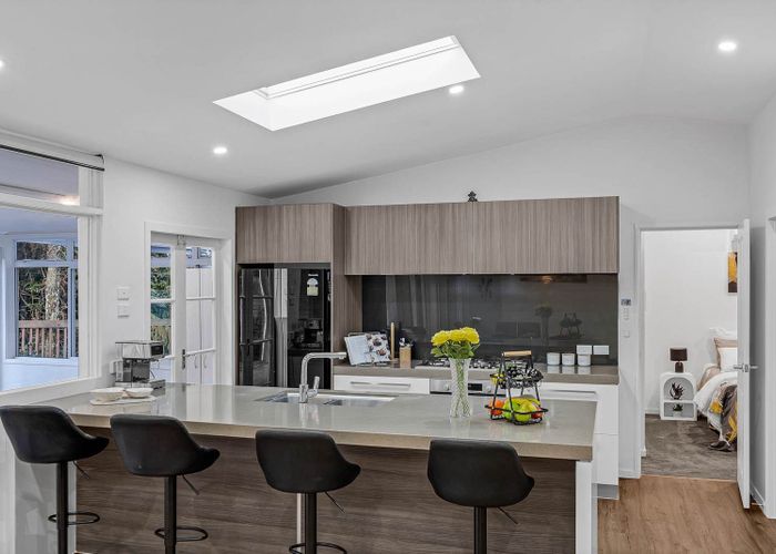  at 10 South Lynn Road, Titirangi, Auckland