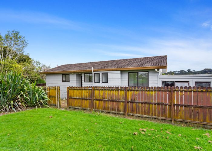  at 2/73 Luanda Drive, Ranui, Auckland