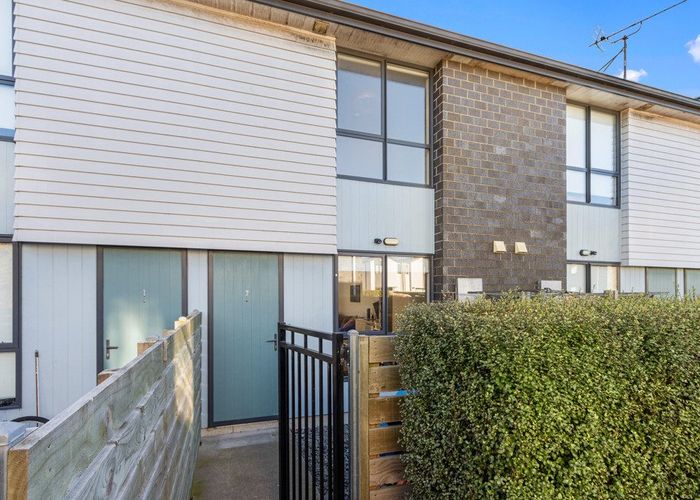  at 2/14 Buffon Street, Waltham, Christchurch