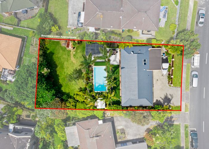  at 21 Sartors Avenue, Northcross, Auckland