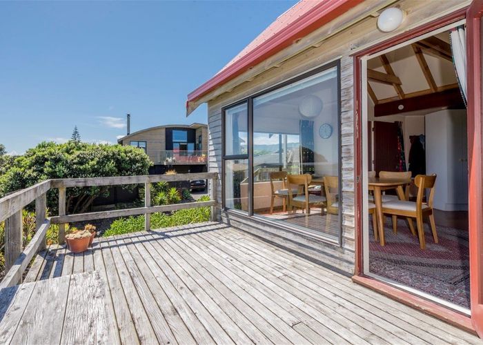  at 6 Stonewall Grove, Waikanae Beach, Waikanae