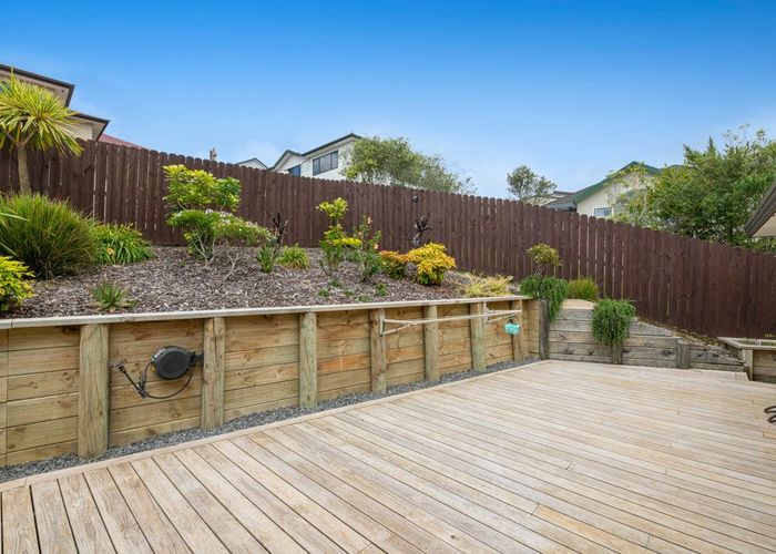  at 32 Canary Place, Unsworth Heights, North Shore City, Auckland