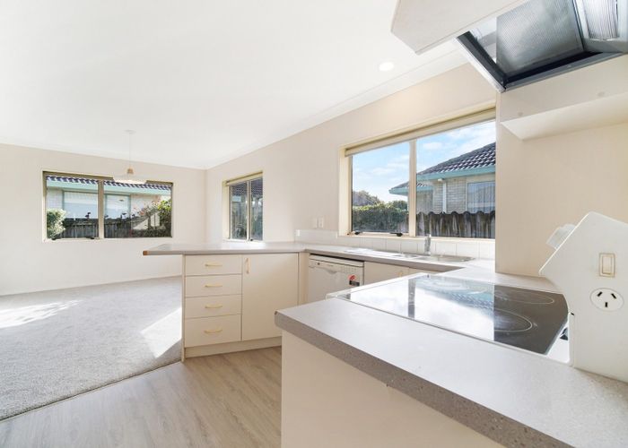  at 2/12 Astoria Place, Northpark, Manukau City, Auckland