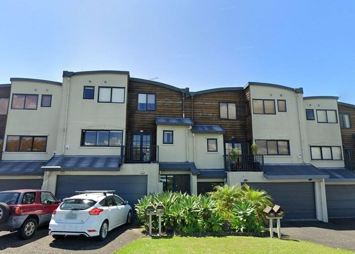  at 4/108 Mokoia Road, Birkenhead, Auckland