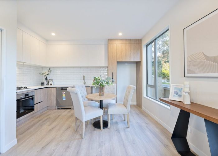  at 2/5 Hereford Street, Te Atatu Peninsula, Waitakere City, Auckland