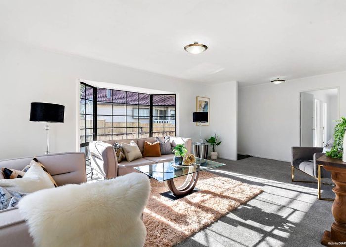  at 39 Gosford Drive, Botany Downs, Auckland