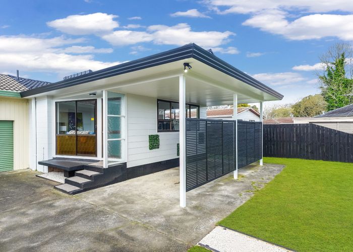  at 2/8 Kirrama Place, Conifer Grove, Papakura, Auckland