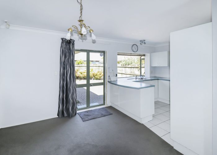  at 124 Meadowlands Drive, Meadowlands, Manukau City, Auckland