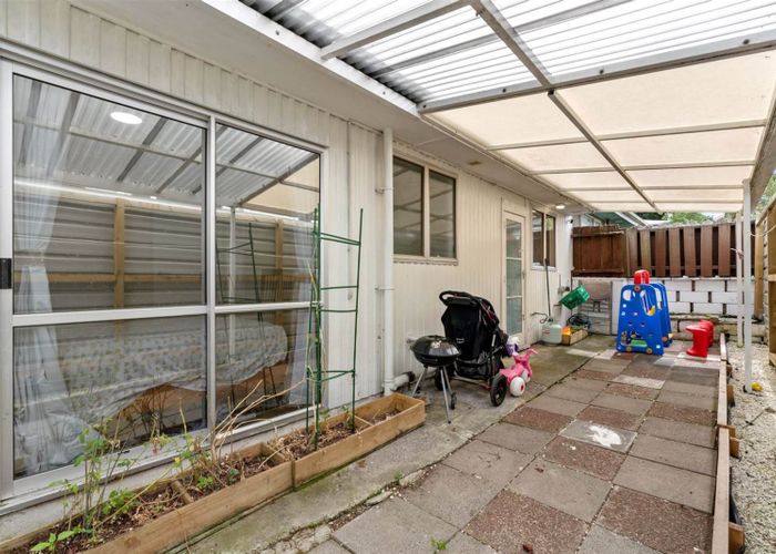  at 2/37 Hillside Road, Papatoetoe, Auckland