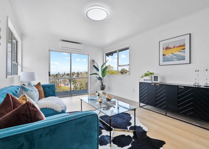  at 10 Tableau Place, Totara Vale, North Shore City, Auckland