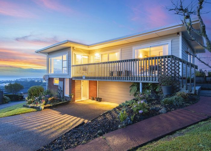  at 2 Shearwater Rise, Rothesay Bay, North Shore City, Auckland