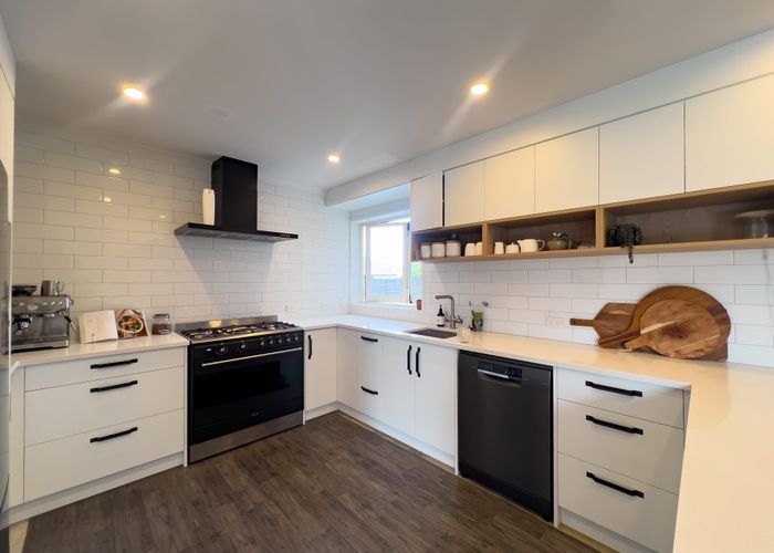  at 14 Rosewood Court, Huntington, Hamilton