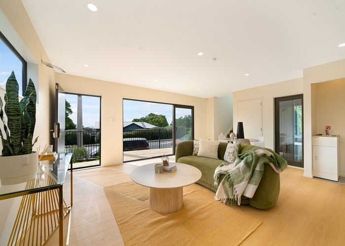  at 1/114 Don Buck Road, Massey, Waitakere City, Auckland