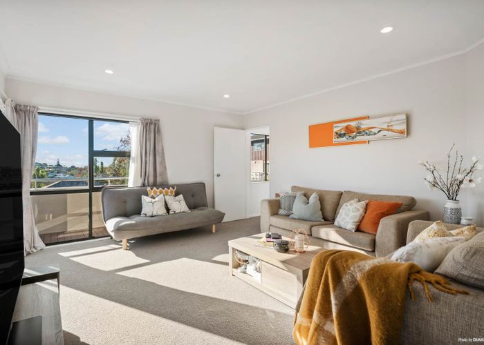  at 2/45 Chequers Avenue, Glenfield, Auckland