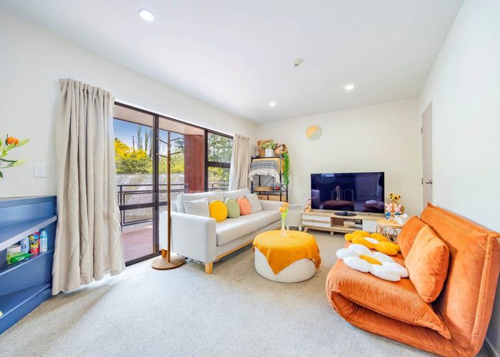  at 15/3 The Avenue, Albany, North Shore City, Auckland