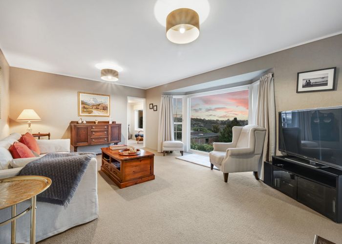  at 2/18 Chilton Place, Mellons Bay, Manukau City, Auckland