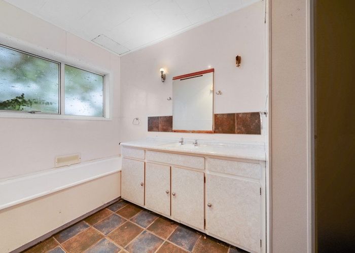  at 27 Union Road, Howick, Manukau City, Auckland