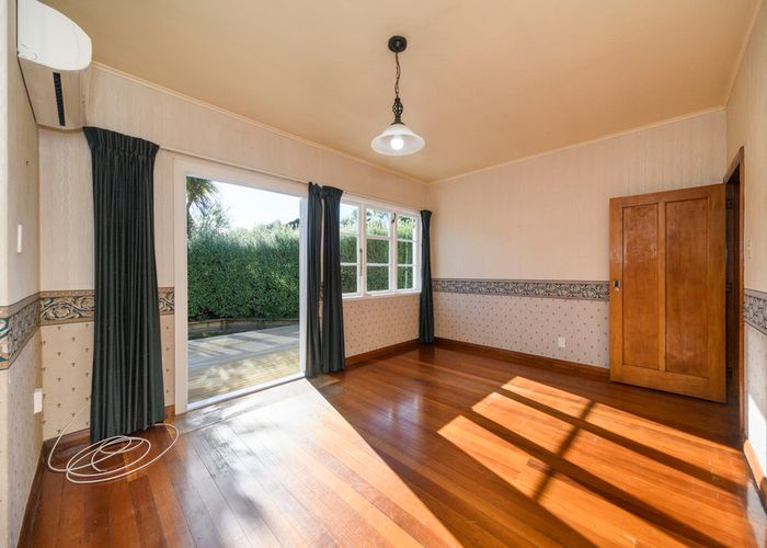  at 6 Nathan Place, West End, Palmerston North