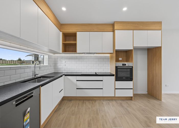  at 4 Longview Oak Lane, Rosehill, Papakura, Auckland