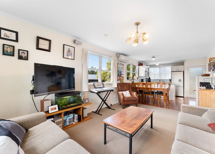  at 7 Bayside Avenue, Te Atatu Peninsula, Auckland
