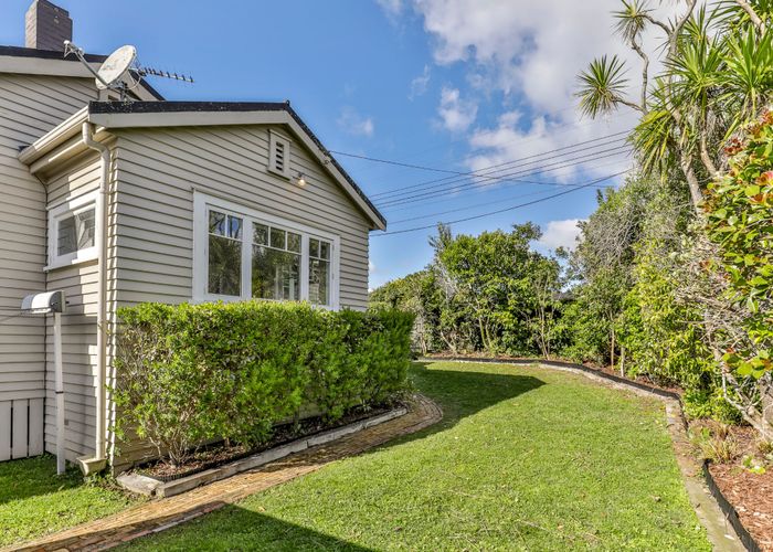  at 1/18 Bayswater Avenue, Bayswater, North Shore City, Auckland