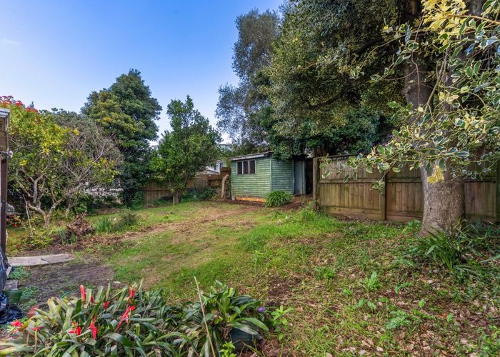  at 7 Hillsborough Road, Hillsborough, Auckland
