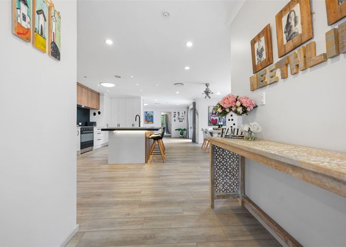  at 3 Milbrook Place, Chartwell, Hamilton