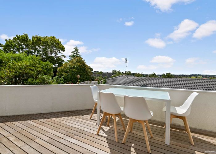  at 2/66 Picasso Drive, West Harbour, Auckland