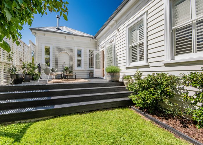  at 7 Summer Street, Stanley Point, Auckland