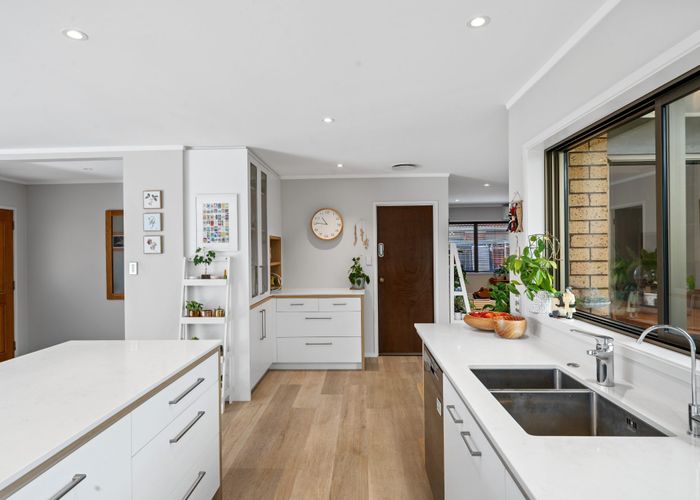  at 11 Donzella Place, Conifer Grove, Papakura, Auckland