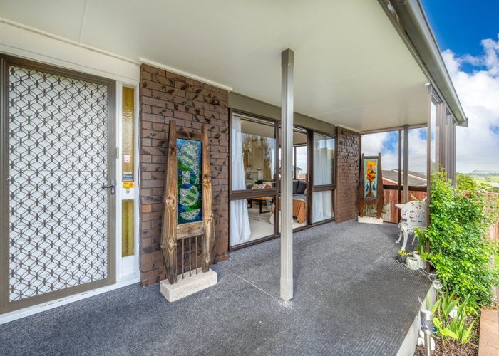  at 2/42 Cromdale Avenue, Highland Park, Manukau City, Auckland