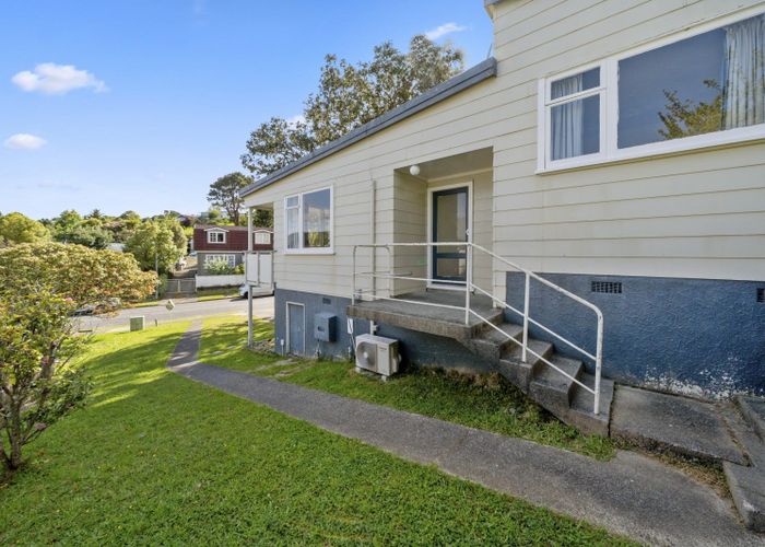  at 40 Edelweiss Grove, Timberlea, Upper Hutt