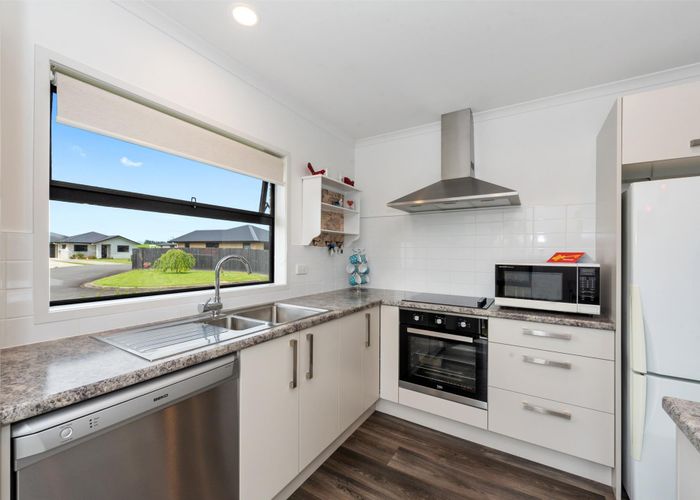  at 4/11 Errol Close, Burbush, Hamilton