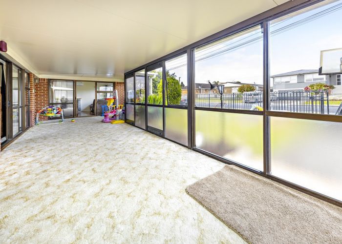  at 3 Hollinbrigg Place, Manurewa, Auckland
