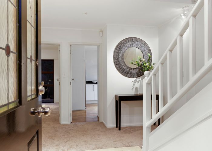  at 28 Ravenstone Place, Chatswood, Auckland