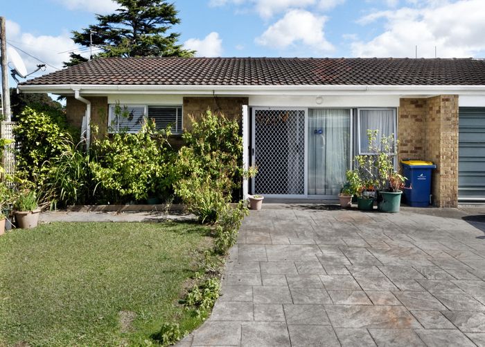  at 1/77 Godley Road, Green Bay, Auckland