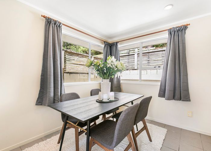  at 6 Vari Place, Bayview, Auckland