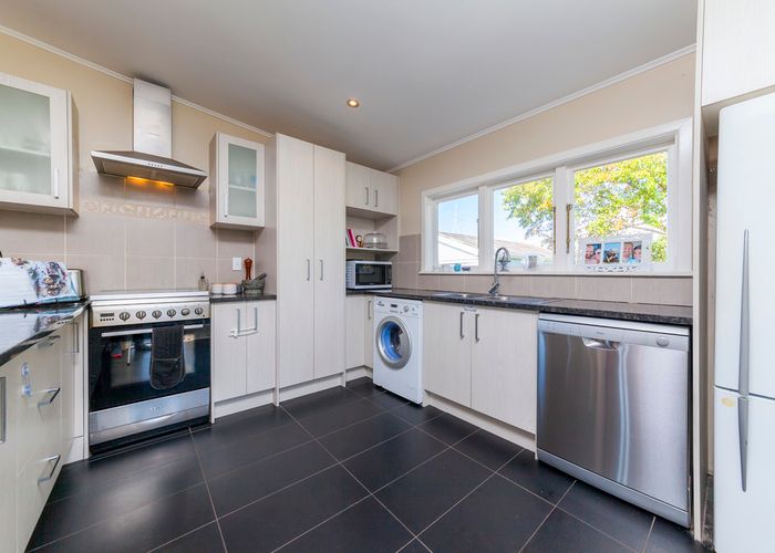  at 14 Lincoln Park Avenue, Massey, Auckland