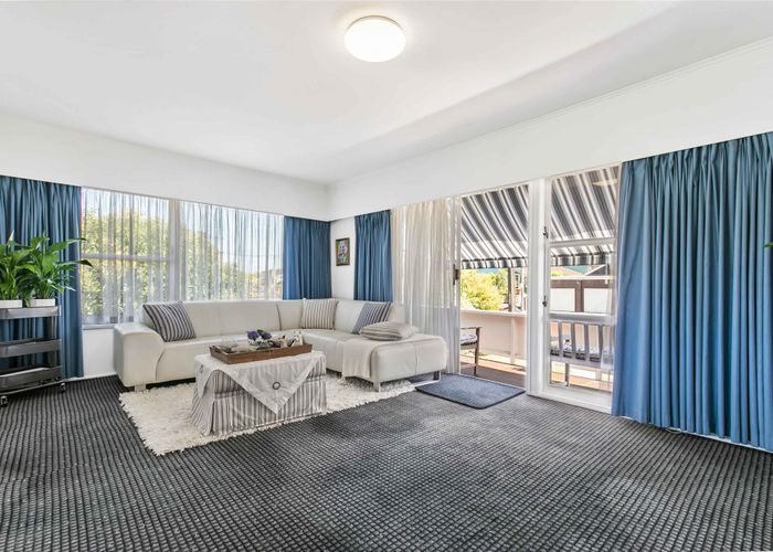  at 2/18 Taharoto Road, Takapuna, Auckland