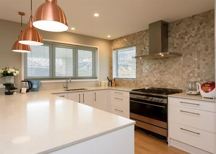  at 2 Grace Cove, Aotea, Porirua