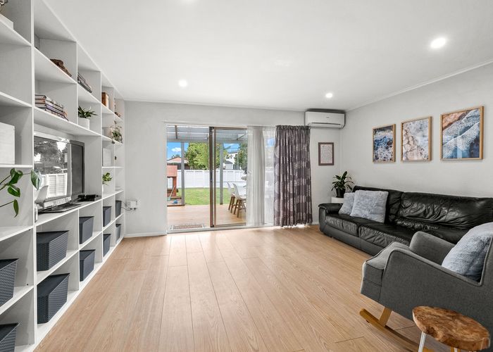  at 2/3 BEAUMARIS WAY, Conifer Grove, Takanini