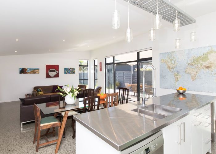 Free property data for 22 Rama Road, Point Chevalier, Auckland homes