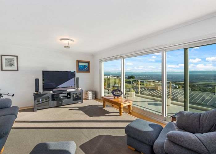  at 9 Stoneyridge Close, Mount Pleasant, Christchurch