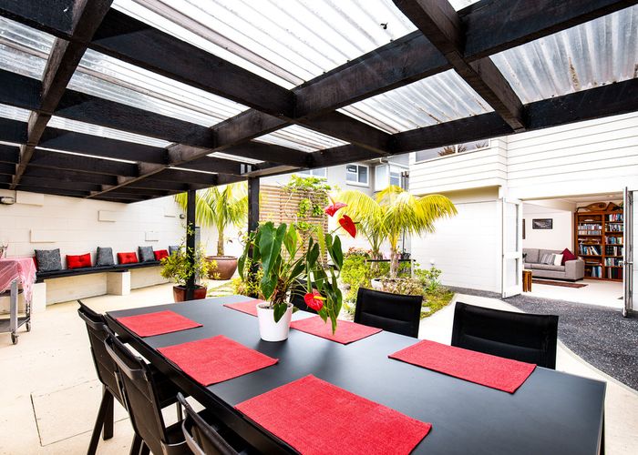  at 1/18 Holdaway Avenue, Northcote, Auckland