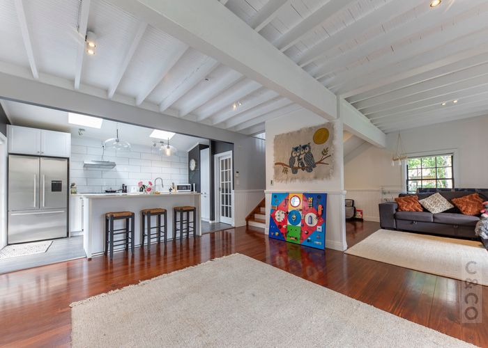  at 6 School Road, Riverhead, Riverhead